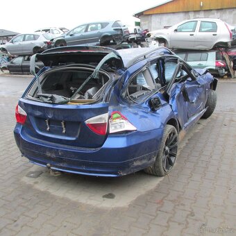 BMW 320i - 2