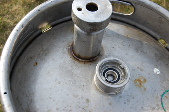 Prodám KEG soudek Radegast, zásobník, expanzní nádobu - 2