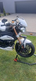 Triumph Speed Triple 1050 - 2