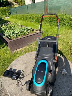 GARDENA Rotační sekačka AKU PowerMax 37/36V P4A (1x4 Ah) - 2
