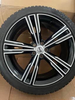 Original zimni Volvo V60 S60 r19 + Pirelli 235/40/19 95% - 2