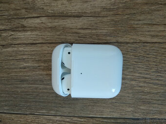 Prodám funkční sluchhátka Apple Airpods 2 generace - 2