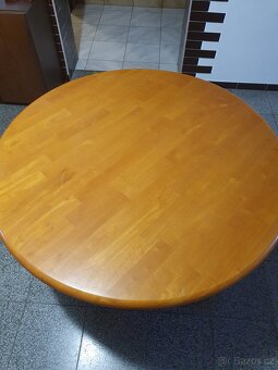 Stary kulaty stul - 2