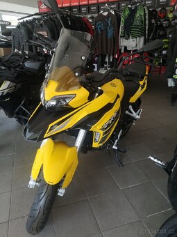 Benelli TRK 251 nová - 2