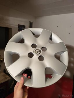 1 kus poklice Nissan 15" - 2