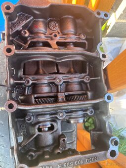 Modul vyvažovacích hřídelí Passat b6 2.0 tdi - 2