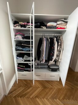 Šatní skříň - 2