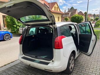 Peugeot 5008 2.0 HDi 110 kW, r.v. 2015, super stav - 2