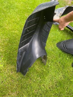 Dobry den prodam plasty na peugot buxy 50 ročník 95 - 2
