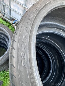 2ks letních pneu 225/35 R19 - Pirelli Pzero - 2