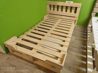 Postel v designu palet War 120x200cm - 2