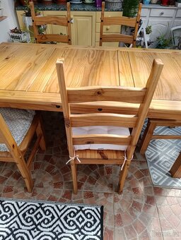 Jídelní set, stůl+ židle z masivního dřeva. - 2
