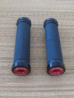 Nové gripy s objímkami MEROCA Competition Lock-On Grips - 2