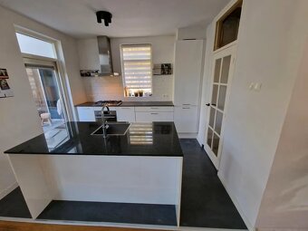 Moderní kuchyně s ostrůvkem (0210.281) - 2