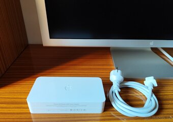30" LCD MONITOR APPLE CINEMA (A1083) S ROZLIŠENÍM 2560X1600 - 2