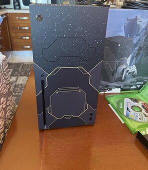 Prodám Xbox Series X Halo Infinite - 2