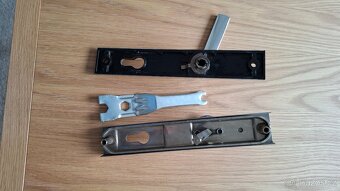 Bezpečnostní kování, zámek, kukátko - 2