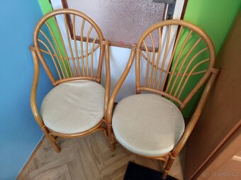 Sada ratanového nábytku - prosklený stůl a dvě židle - 2