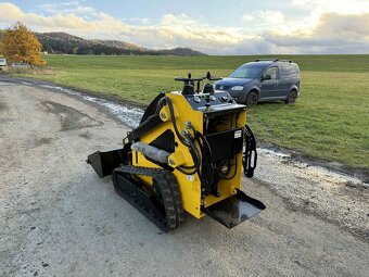 SMYKOVÝ NAKLADAČ LRT360 - 2