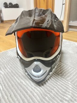 helma na motorku - 2