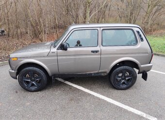Lada niva urban black - 2