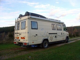 karavan Mercedes Vario 614 - 2