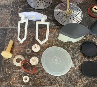 Oblíbený kuchyňský robot ETA 0010 s příslušenstvím - 2