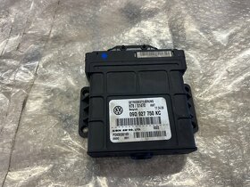 ŘÍDICÍ JEDNOTKA AUTOMATIKÉ PŘEVODOVKY AUDIQ7 09D 927 750 KC - 2