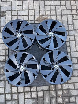 ORIGINÁL Alu Volkswagen Belmont R17, 5x112 - TOP STAV - 2