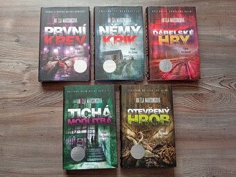 17x Kniha Angela Marsonsová - 2