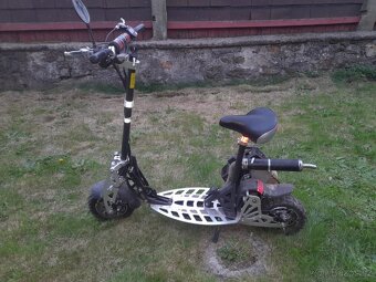 koloběžka na benzín Nitro scooters model XG, datum výroby 20 - 2
