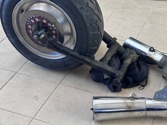 Yamaha Vmax 1200 zadní náprava Vyfuk široké kolo - 2
