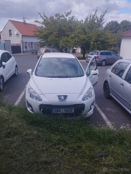 Peugeot 308, 1.4, bílé, 2013, rozbitý motor, STK 2027 - 2