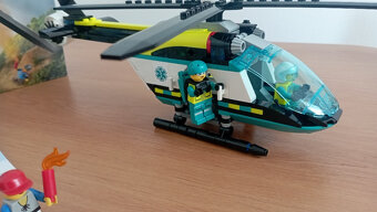 LEGO® City 60405 Záchranářská helikoptéra - 2