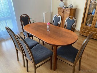 Oválný stůl a 6 židlí - 2