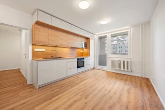 Prodej 2+kk, 40 m² + balkon + sklep, 5. NP, Brno–Bystrc - 2