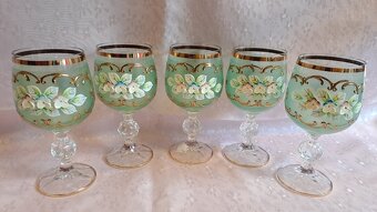 RUČNĚ MALOVANÉ NOVOBORSKÉ SKLO SKLENIČKY A VÁZIČKY - 2