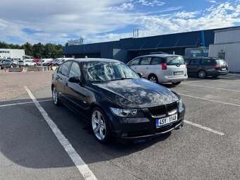 BMW E90 320i - 2