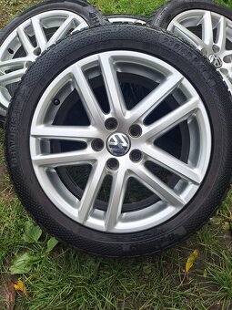 Alu kola 5x112 originál VW 235/45 R17 - 2
