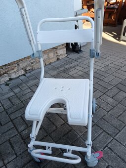 Vozíček nebo sedátko do sprchy - 2