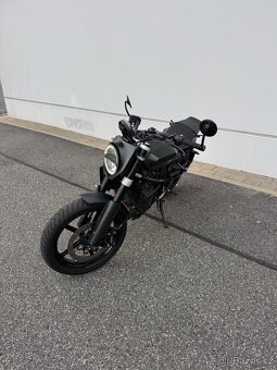 Husqvarnu Svartpilen 701 - 2