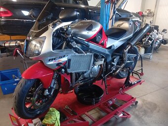 Honda vtr 1000 sp2 - 2