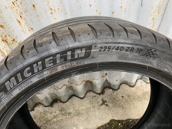 Letní pneu 225/40R18 - 2