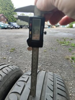 Prodám pneu 215/60/17 - 2