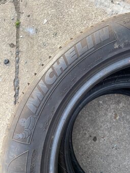 Pneu michelin 225/55R17 - 2