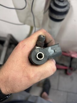 Prodám vysokotlaký Rail 04L089G,Vstřikovače 04L130277AE - 2