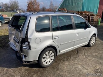 VW Touran 2.0 TDI DSG bouraný - 2
