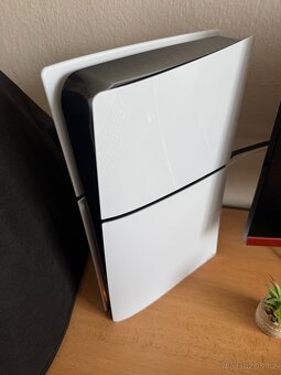 Prodám téměř nové PS5 Slim - 2