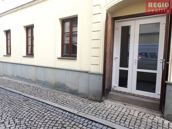 Pronájem komerčního prostoru 12 m2 v přízemí u místeckého ná - 2