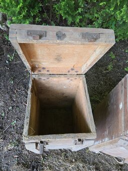 Prodám dvě staré dřevěné truhly. I jednotlivě. - 2